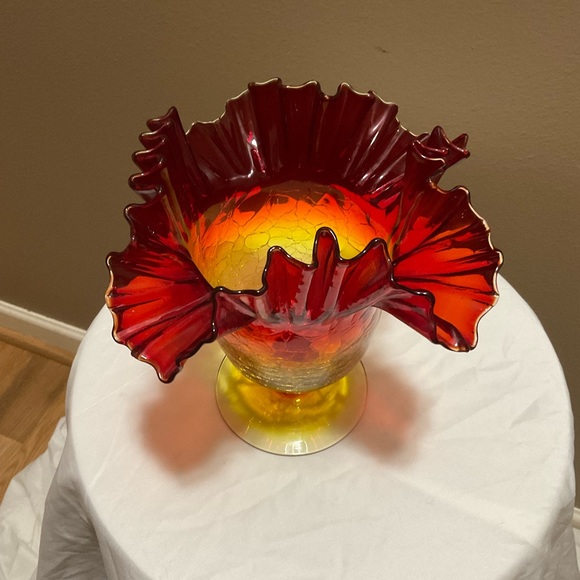 Vtg MCM Blenko Amberina Glass Vase w/Crimped Ruffled Edge - Picture 4 of 4